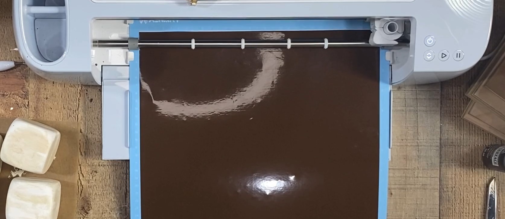 Brown vinyl loaded glossy side up into machine.